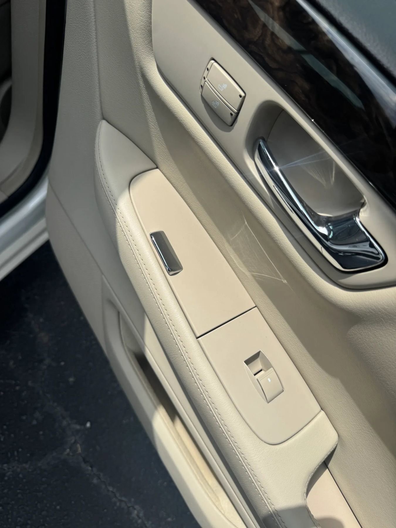 Used 2011 Cadillac DTS Luxury FWD image 34