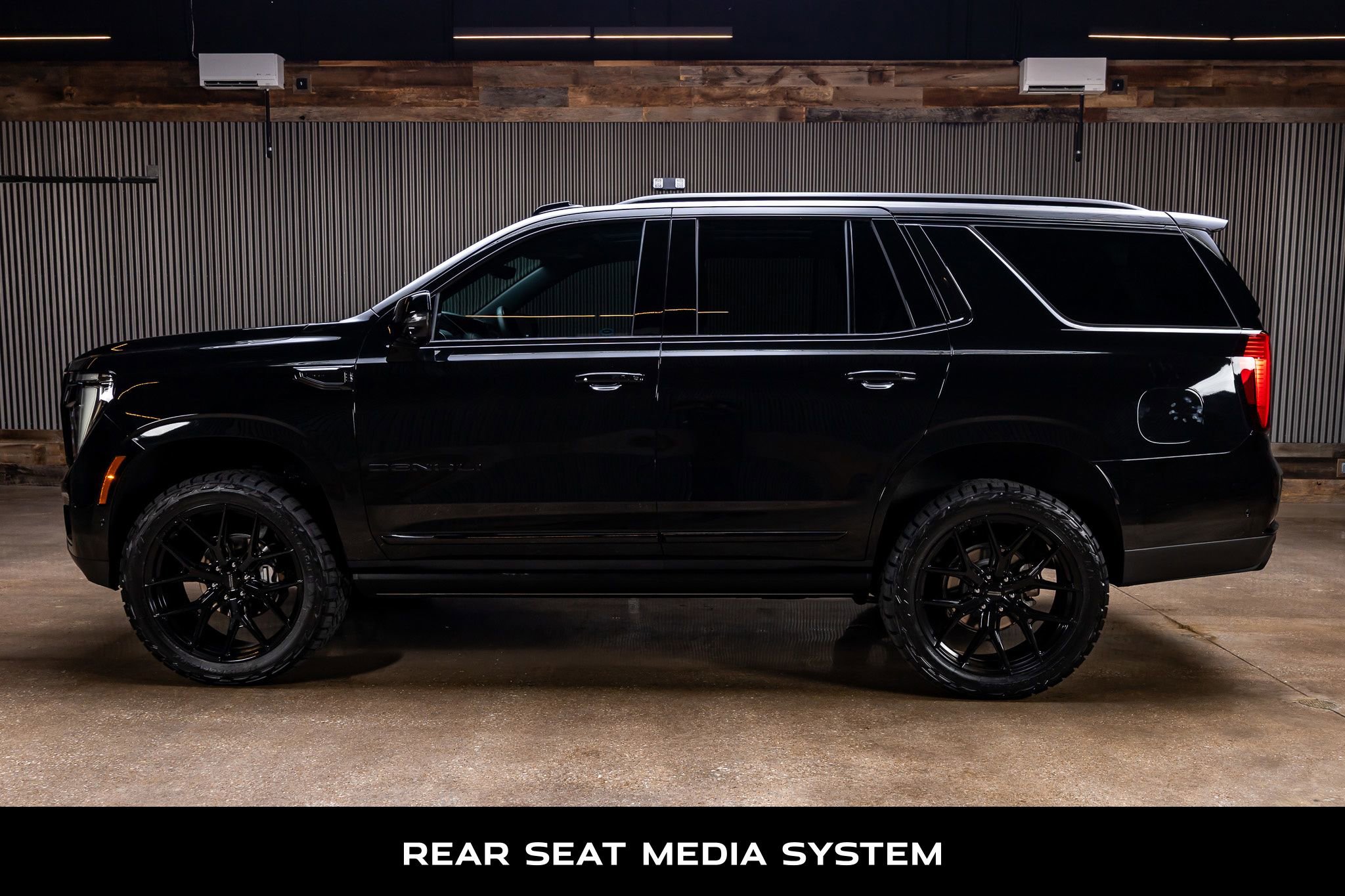 Used 2025 GMC Yukon Denali Ultimate AWD/4WD image 6