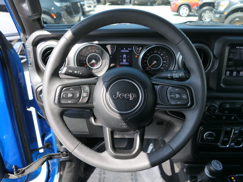 Certified 2023 Jeep Gladiator Sport AWD/4WD image 19