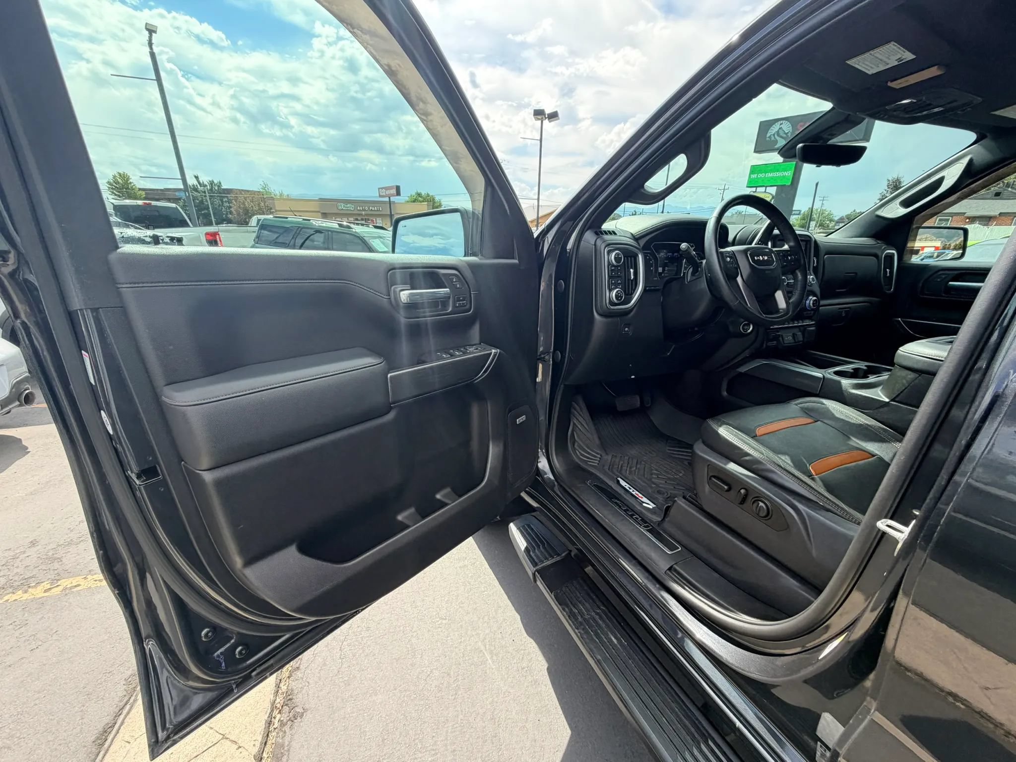 Used 2020 GMC Sierra 1500 AT4 w/ AT4 Premium Package AWD/4WD image 10