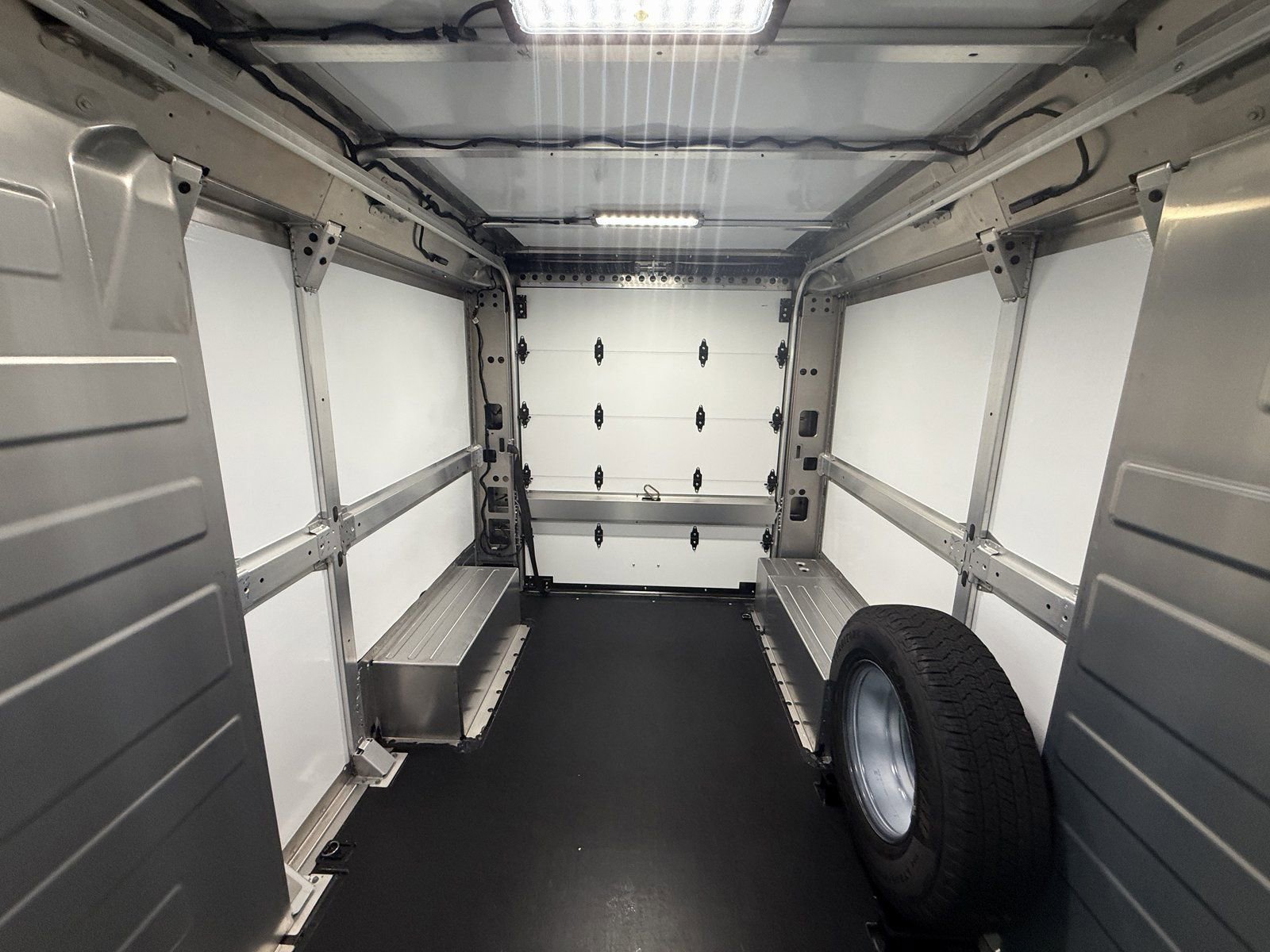 Used 2024 Chevrolet Brightdrop 400 w/ Commercial Equipment Package AWD/4WD image 21