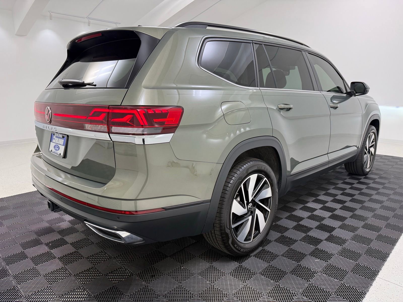 Used 2025 Volkswagen Atlas SE image 8