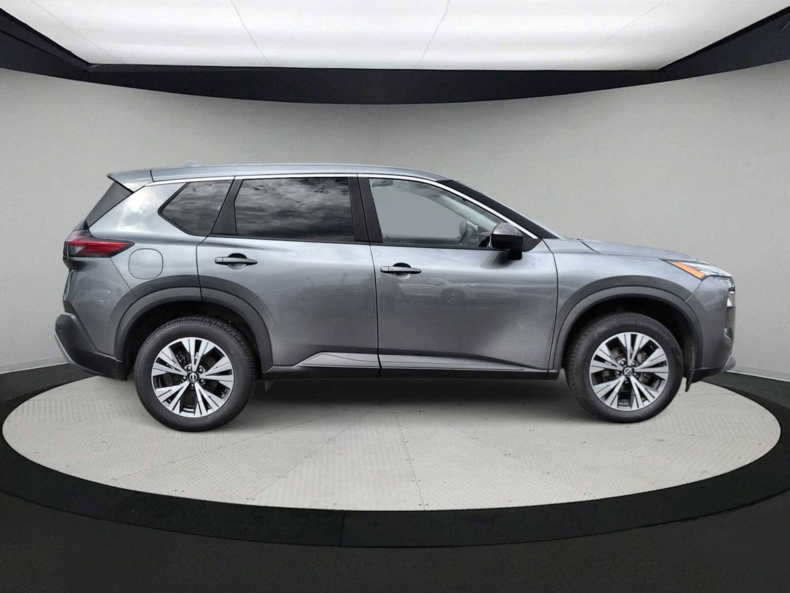 Used 2023 Nissan Rogue SV image 9