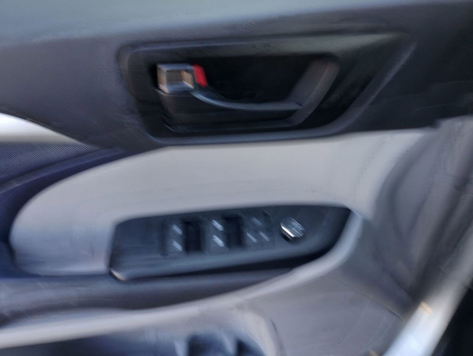 Used 2019 Toyota Highlander LE image 17