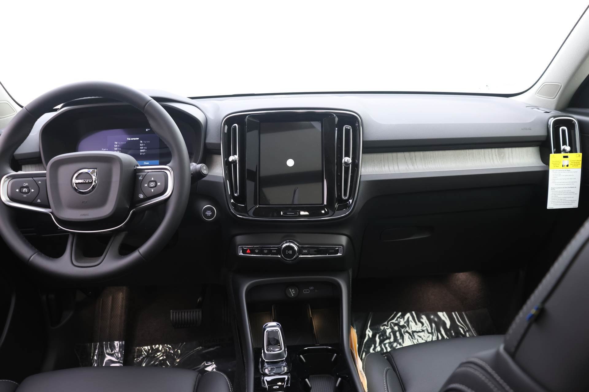 New 2025 Volvo XC40 B5 Ultra w/ Protection Package Premier AWD/4WD image 8
