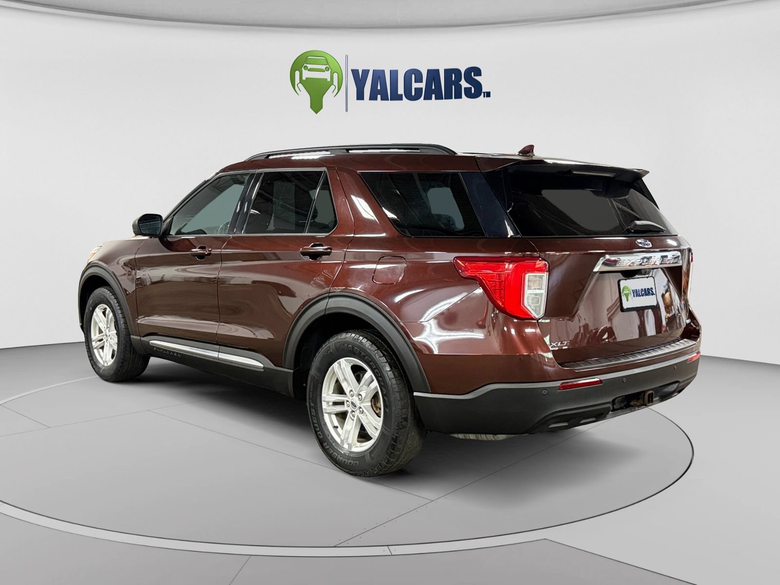 Used 2020 Ford Explorer XLT w/ Comfort Package AWD/4WD image 3