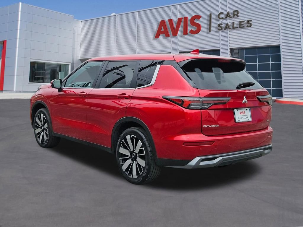 Used 2025 Mitsubishi Outlander SE AWD/4WD image 3