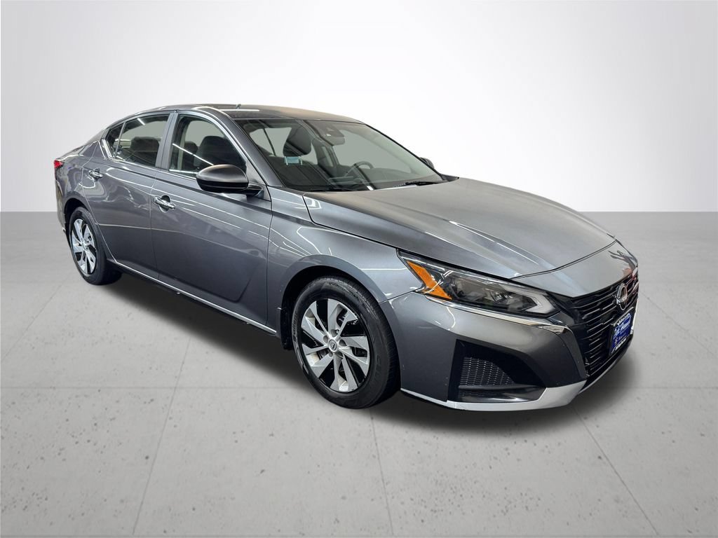 Used 2024 Nissan Altima 2.5 S FWD image 9