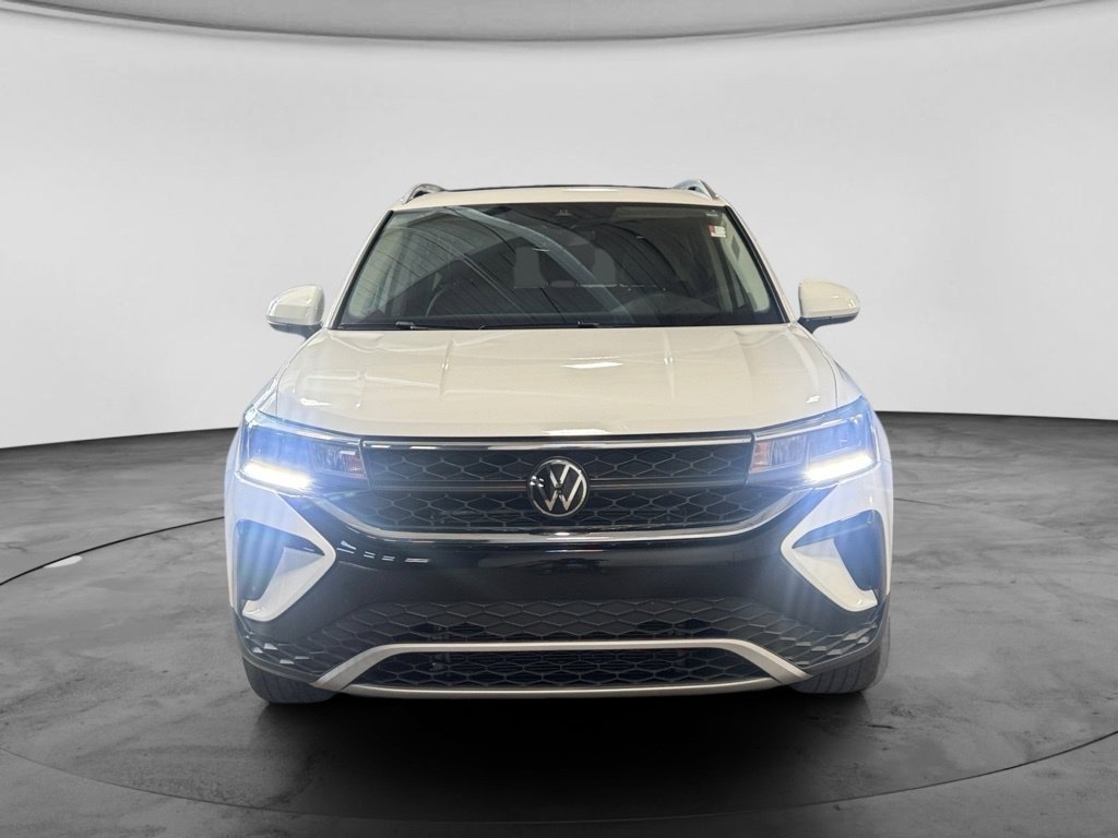 Used 2023 Volkswagen Taos SE w/ Panoramic Sunroof Package AWD/4WD image 9