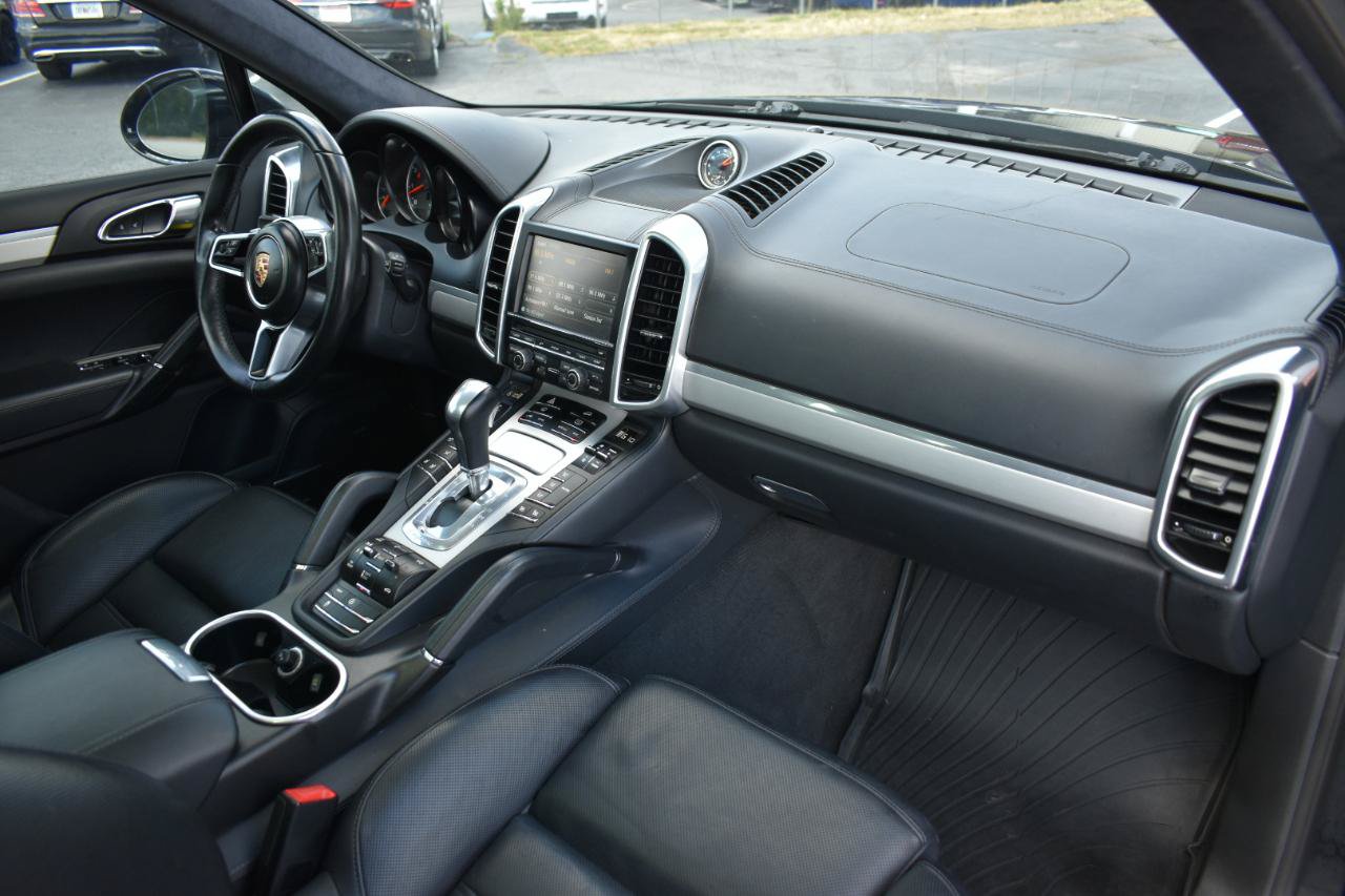 Used 2015 Porsche Cayenne Turbo AWD/4WD image 13