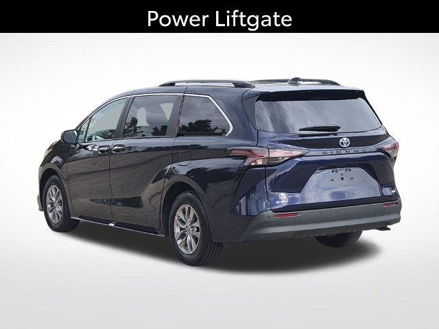 Used 2025 Toyota Sienna XLE FWD image 9