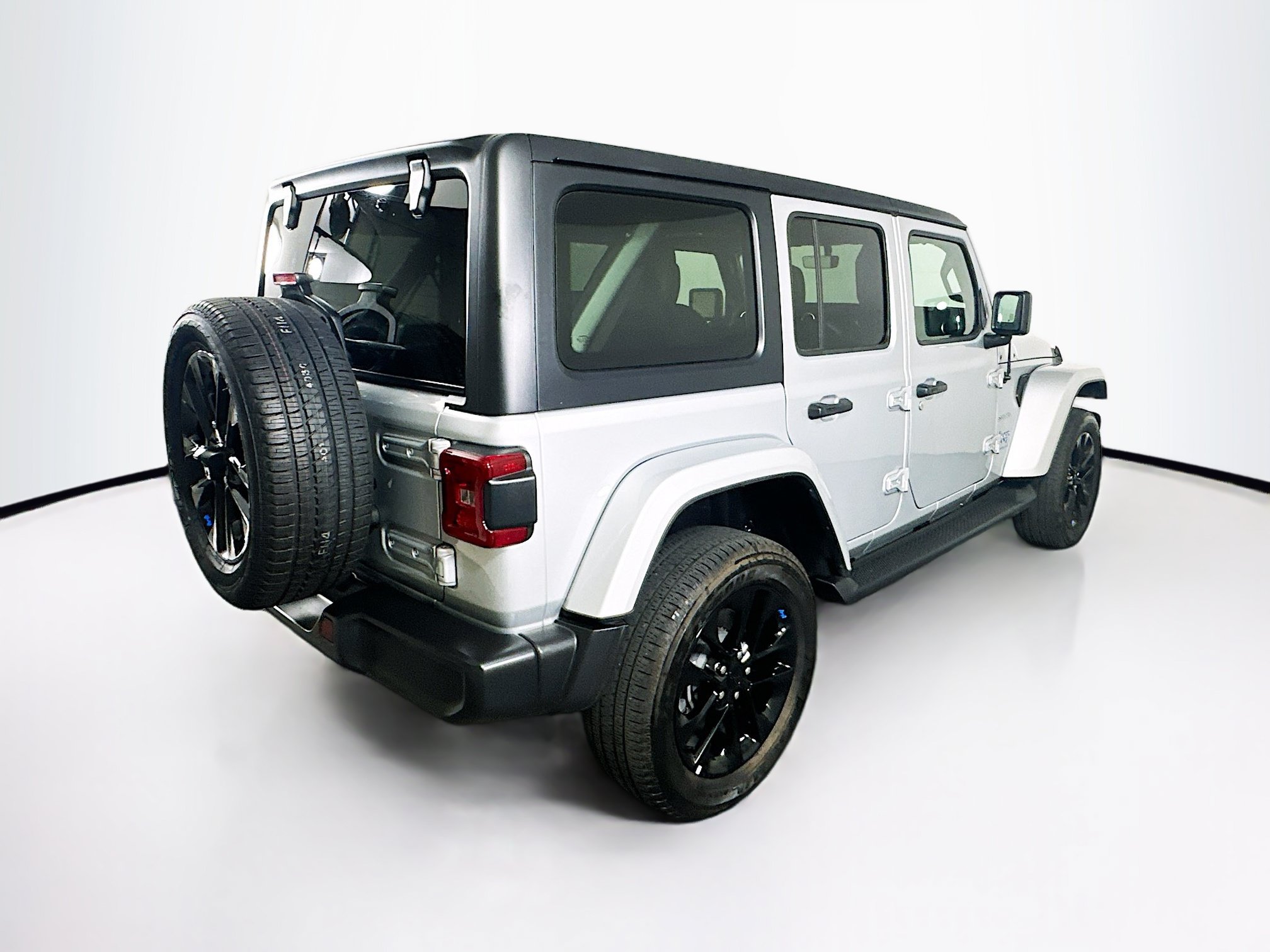 Used 2023 Jeep Wrangler Unlimited Sahara AWD/4WD image 9
