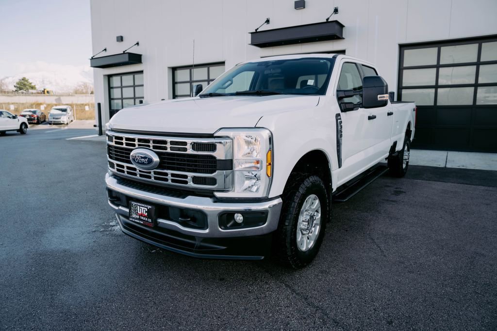 Used 2024 Ford F350 XLT image 3