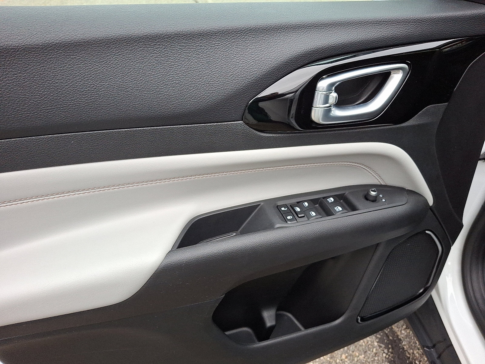 Certified 2023 Jeep Compass Limited image 13