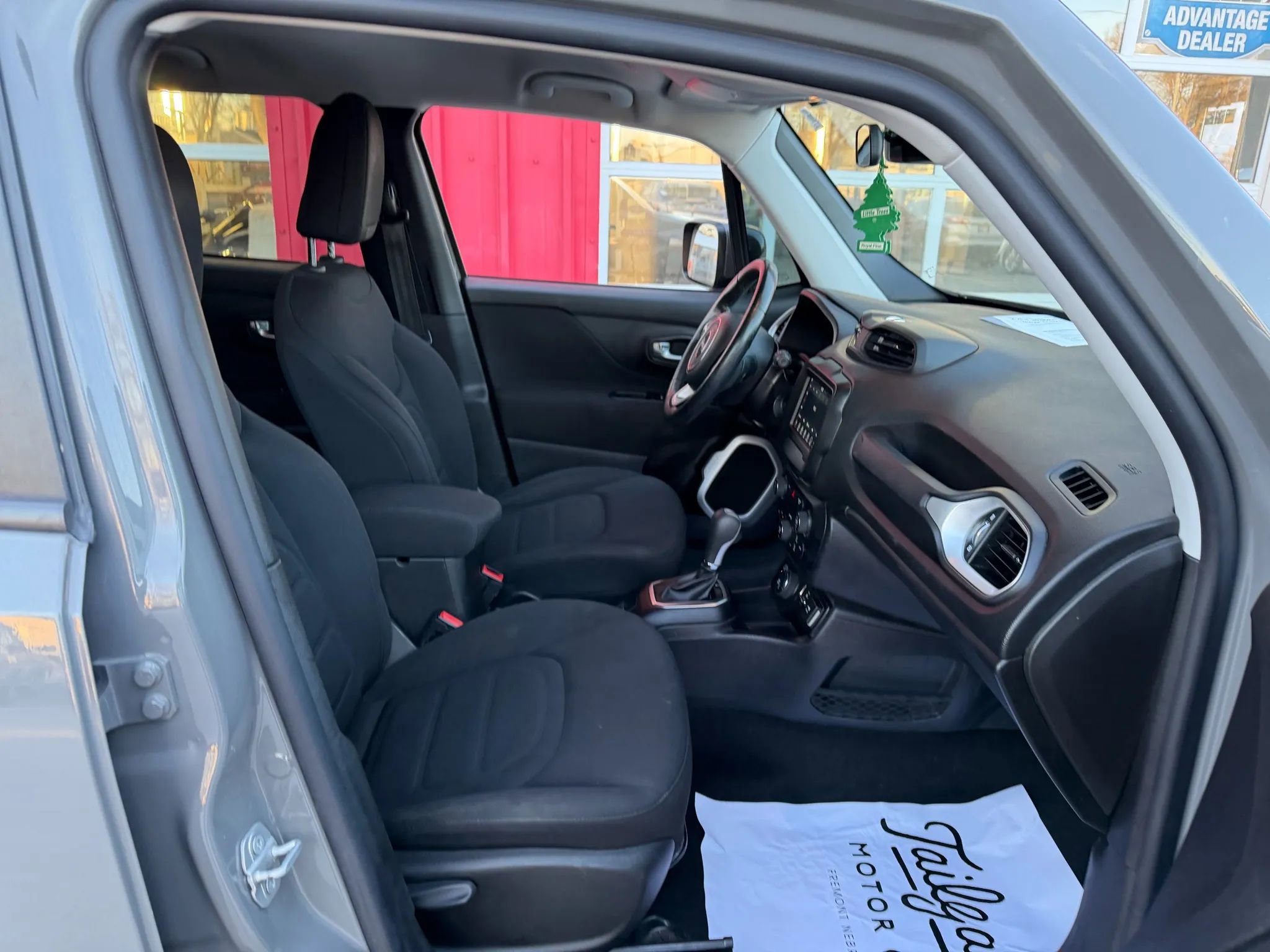 Used 2019 Jeep Renegade Latitude w/ Cold Weather Group image 15