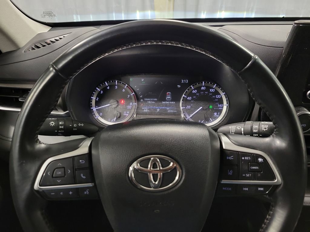 Used 2023 Toyota Highlander LE AWD/4WD image 14