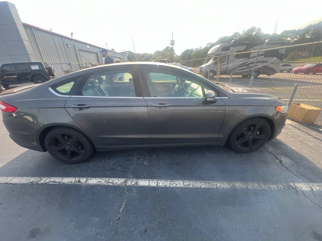 Used 2016 Ford Fusion SE FWD image 9