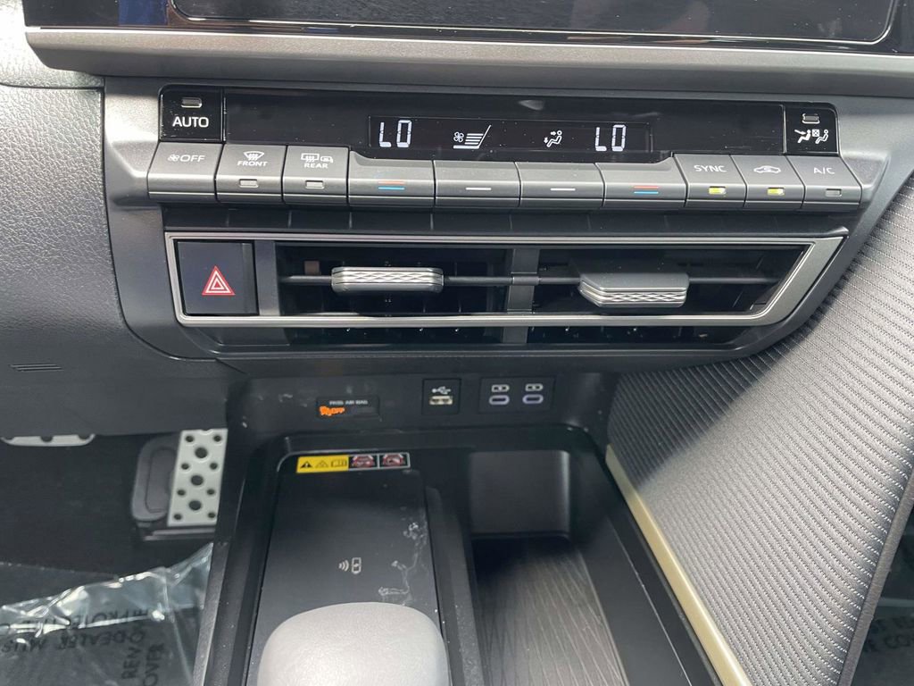 Used 2026 Toyota Camry SE w/ Convenience Package FWD image 41