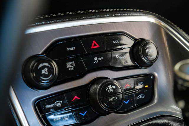 Used 2015 Dodge Challenger R/T Scat Pack RWD image 22