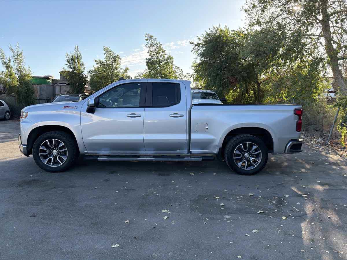 Used 2021 Chevrolet Silverado 1500 LT w/ Z71 Off-Road Package AWD/4WD image 4