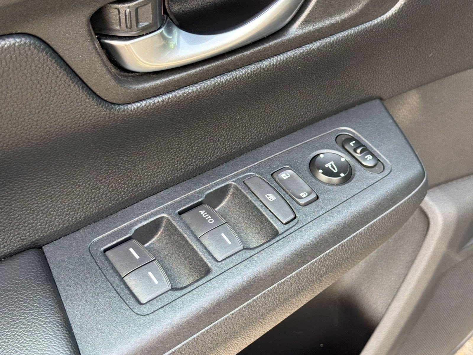 Used 2025 Honda CR-V LX image 26