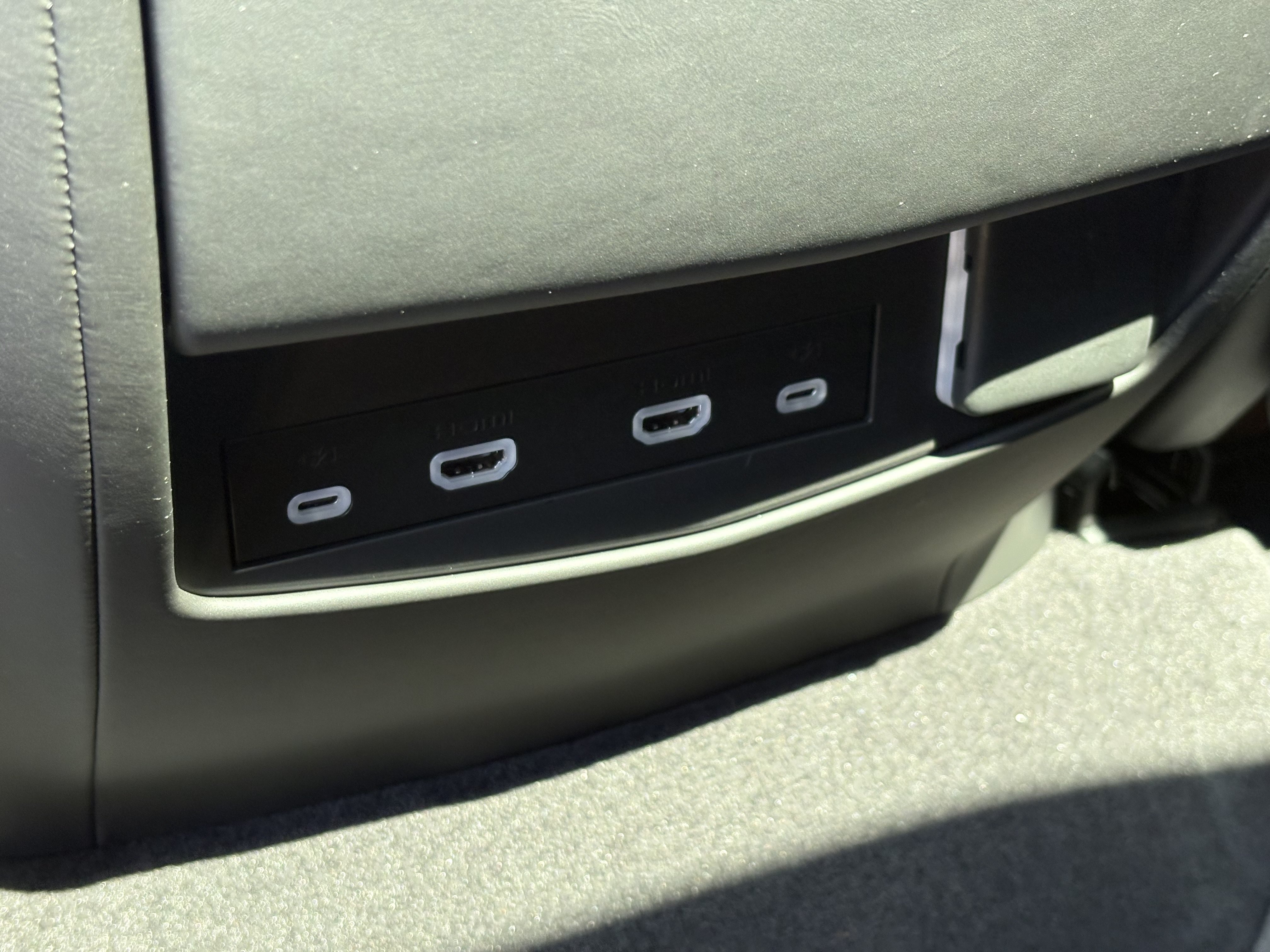 Certified 2024 Cadillac Escalade ESV V AWD/4WD image 16