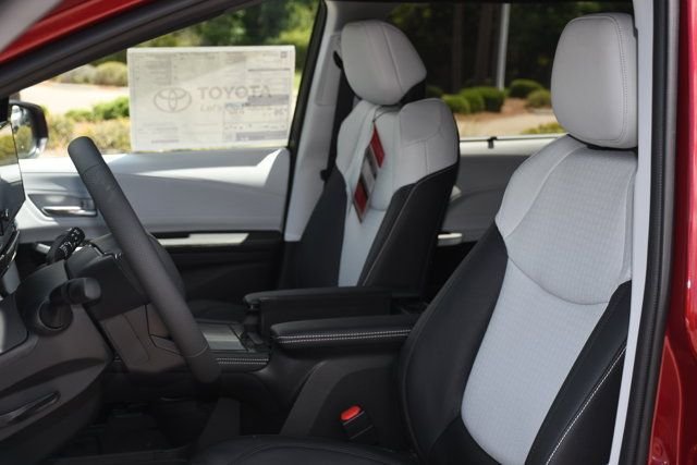 New 2026 Toyota Sienna XSE FWD image 7