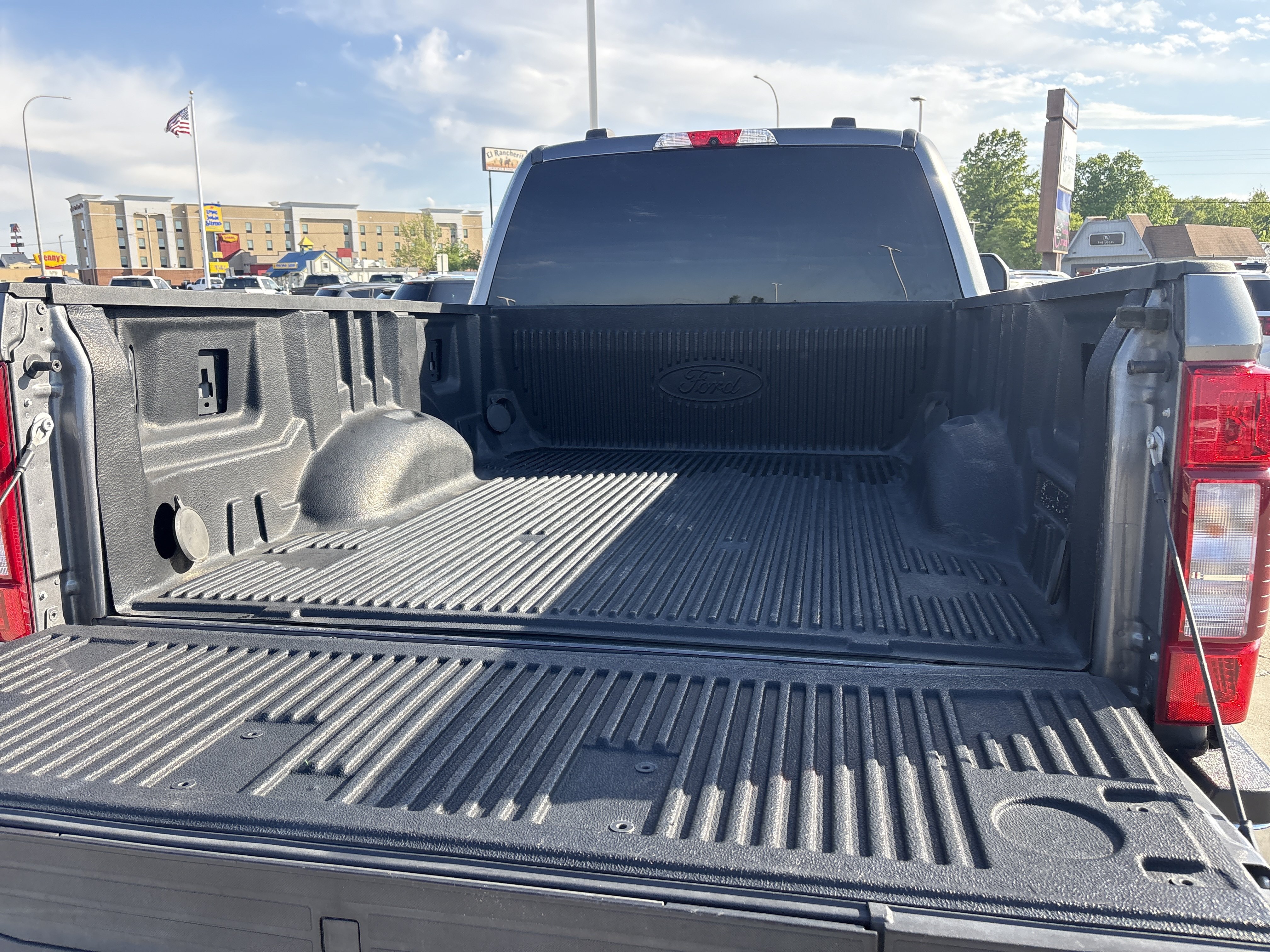 Used 2021 Ford F250 XLT w/ XLT Premium Package AWD/4WD image 5