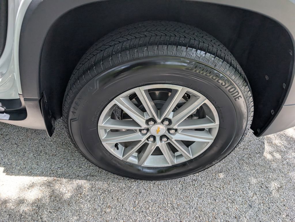 Used 2023 Chevrolet Traverse LT FWD image 11