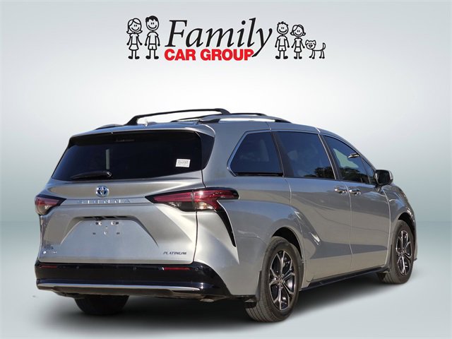 Used 2025 Toyota Sienna Platinum image 4
