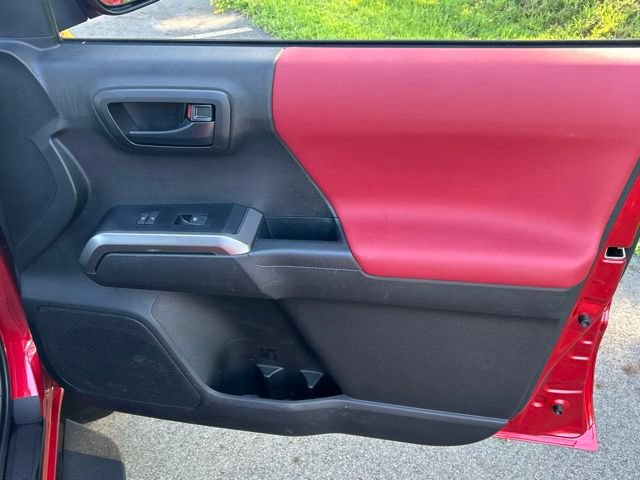 Certified 2022 Toyota Tacoma SR5 w/ Technology Package AWD/4WD image 24