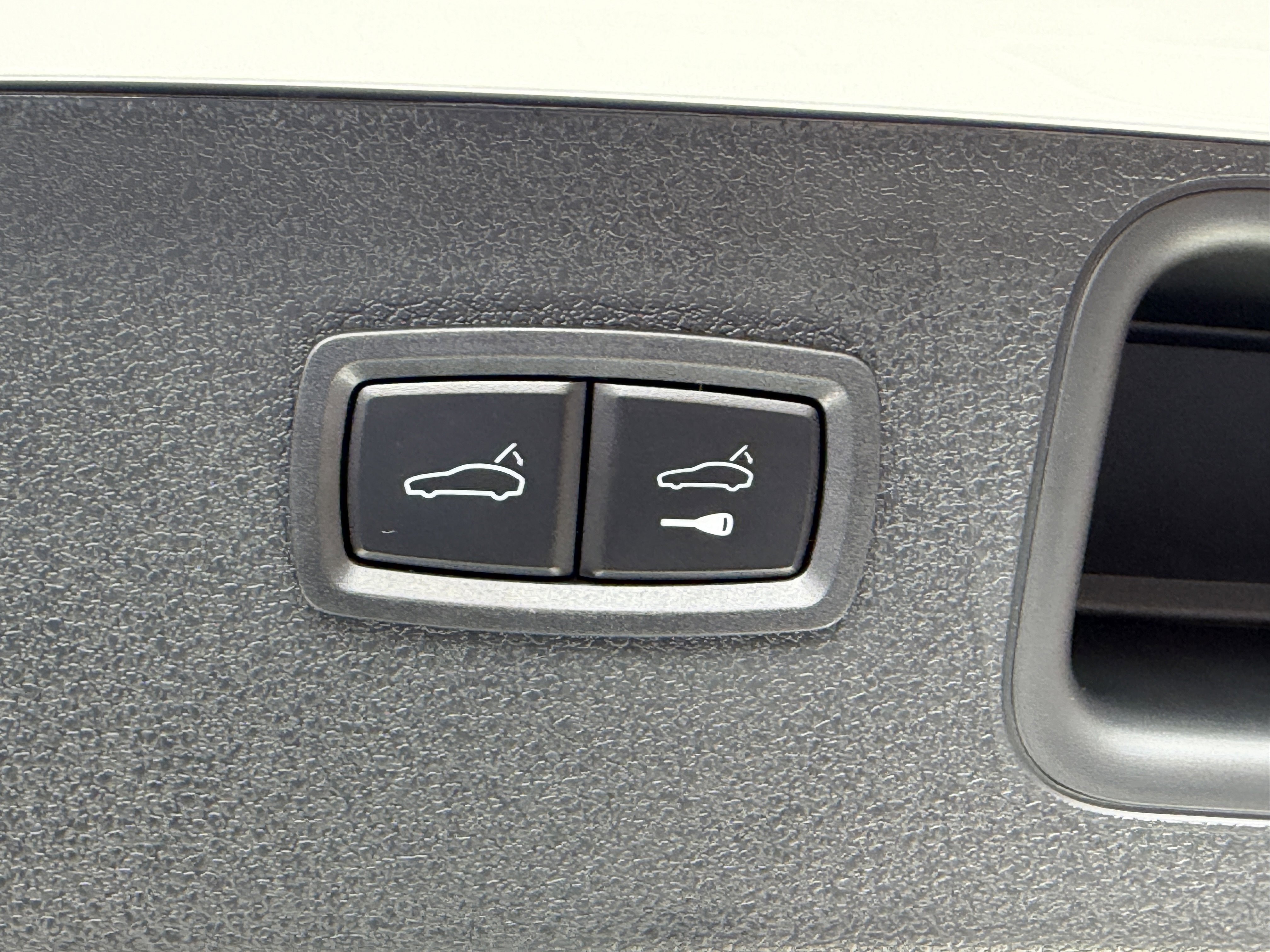 New 2025 Porsche Macan image 13