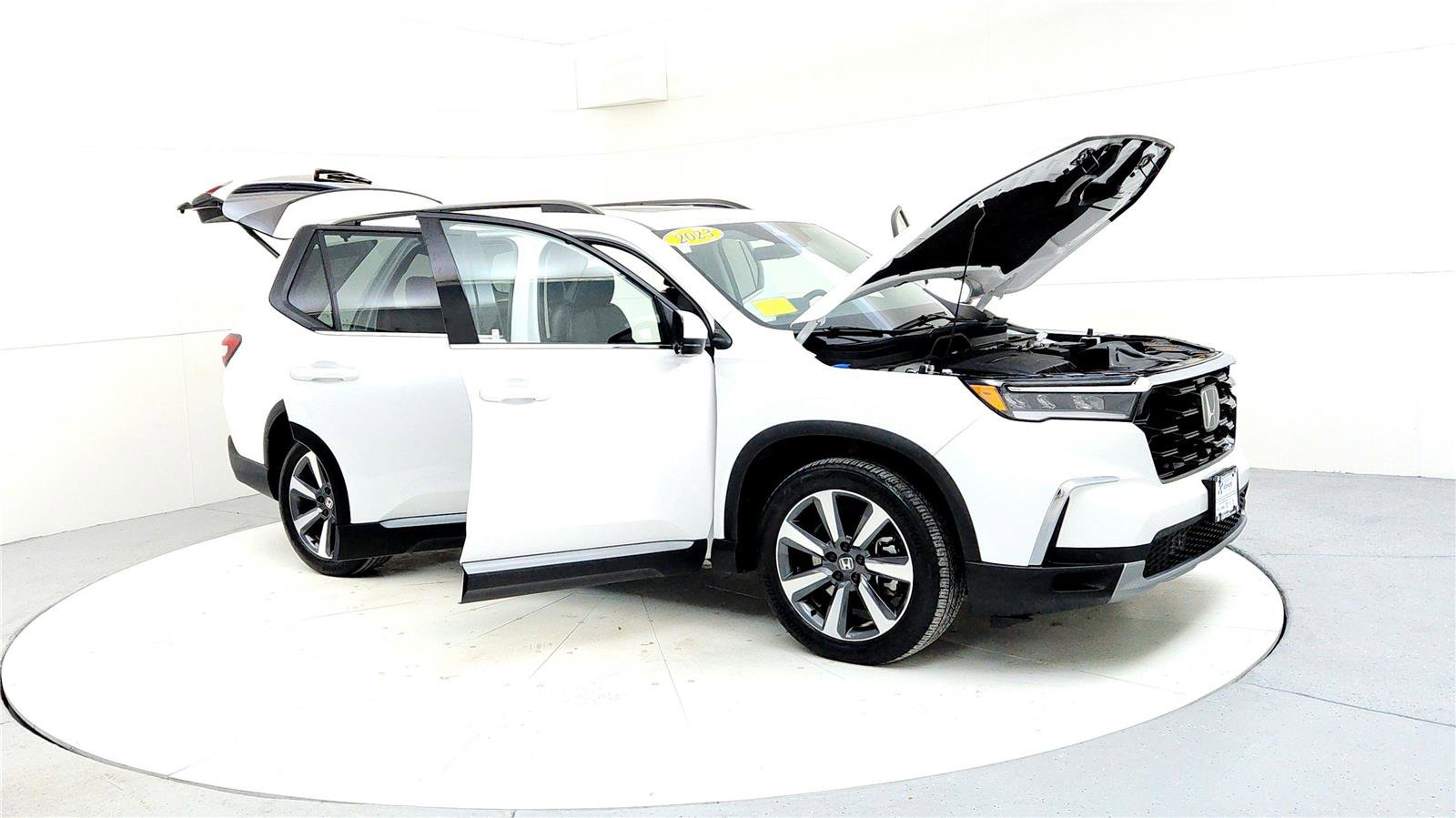Used 2023 Honda Pilot Touring image 12