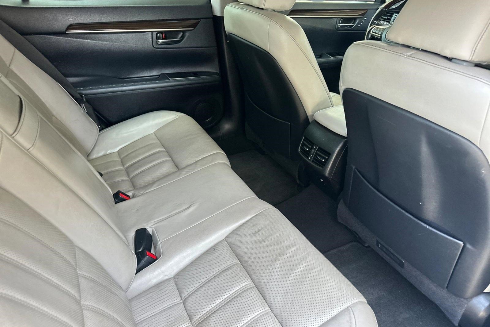 Used 2016 Lexus ES 350 F Sport w/ Luxury Package w/Wood Trim FWD image 30