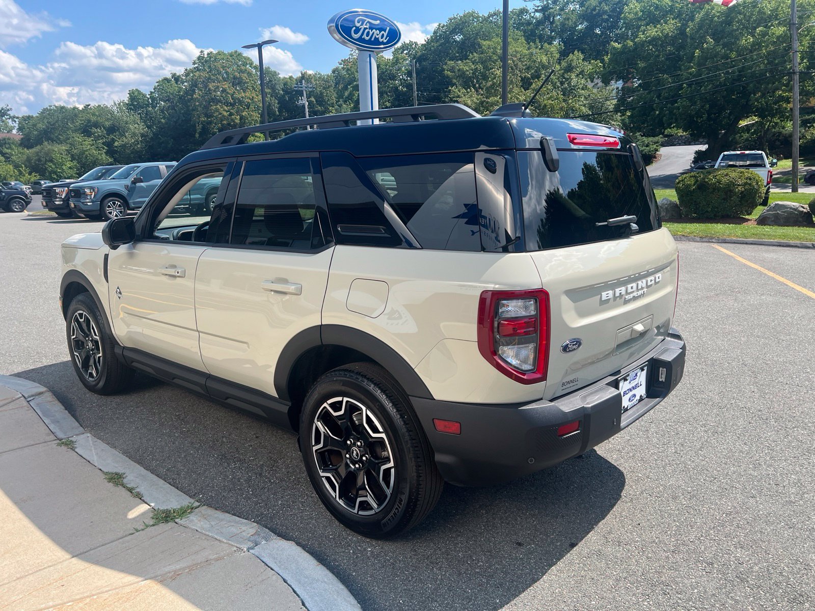 Used 2025 Ford Bronco Sport Outer Banks w/ Outer Banks Tech Package+ AWD/4WD image 5