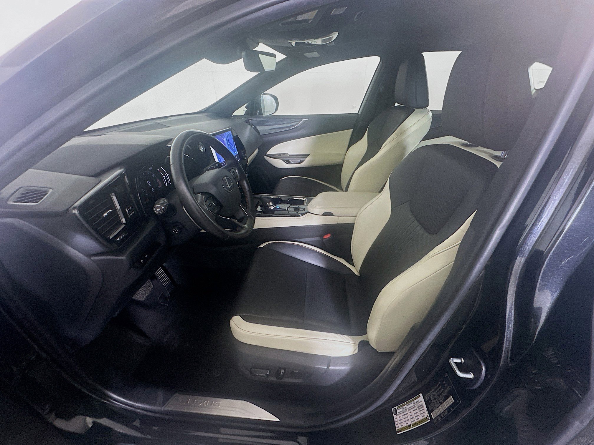 Used 2024 Lexus NX 250 FWD image 13