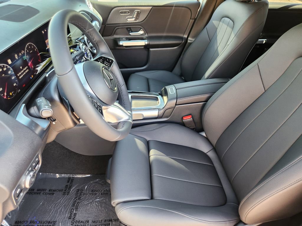 New 2025 Mercedes-Benz GLB 250 4MATIC image 12