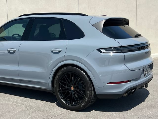 Used 2025 Porsche Cayenne S AWD/4WD image 7
