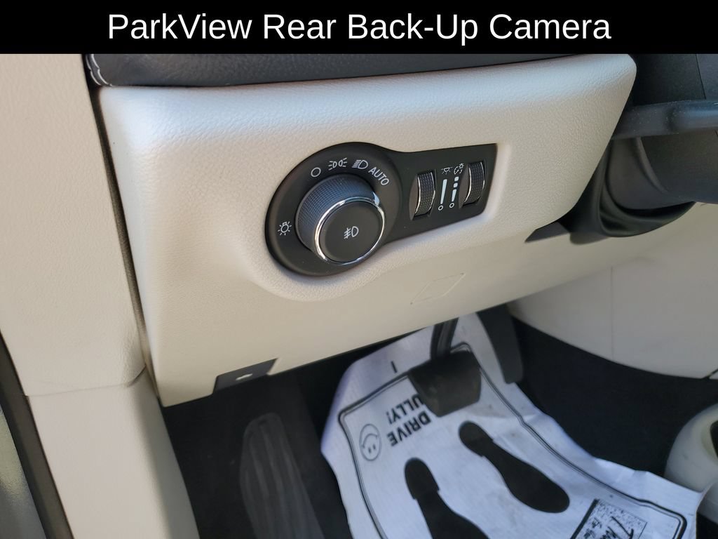 Used 2022 Chrysler Pacifica Touring-L FWD image 8