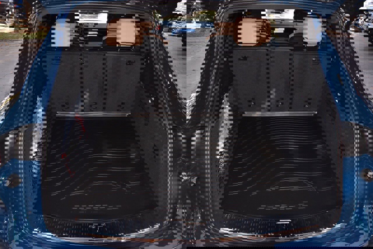 Used 2025 Porsche Cayenne image 36