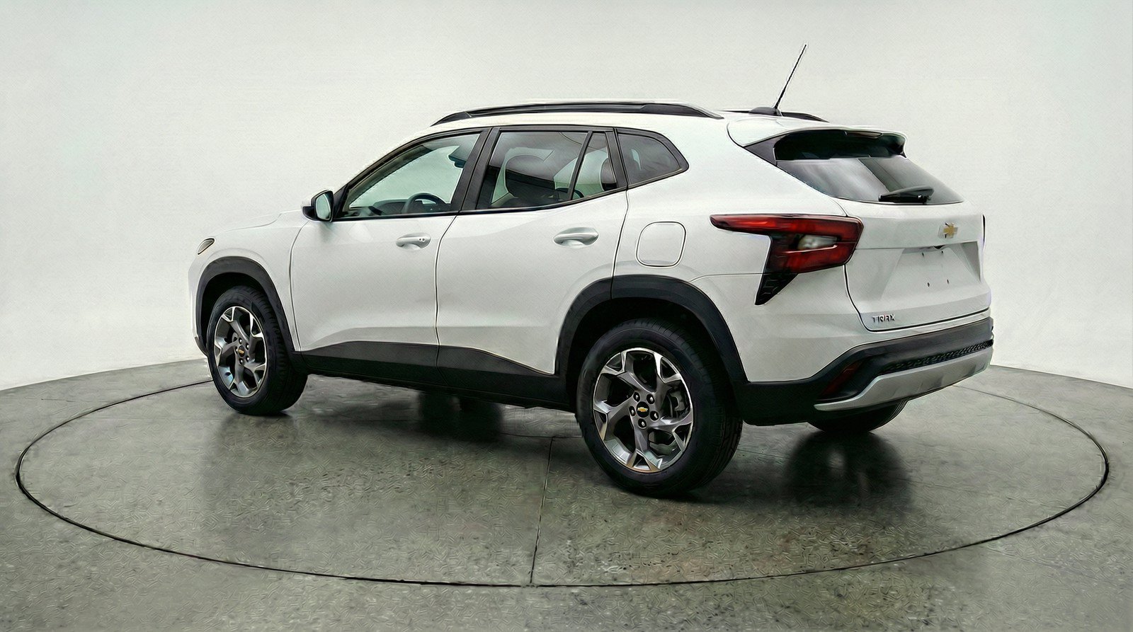 Used 2025 Chevrolet Trax LT FWD image 6