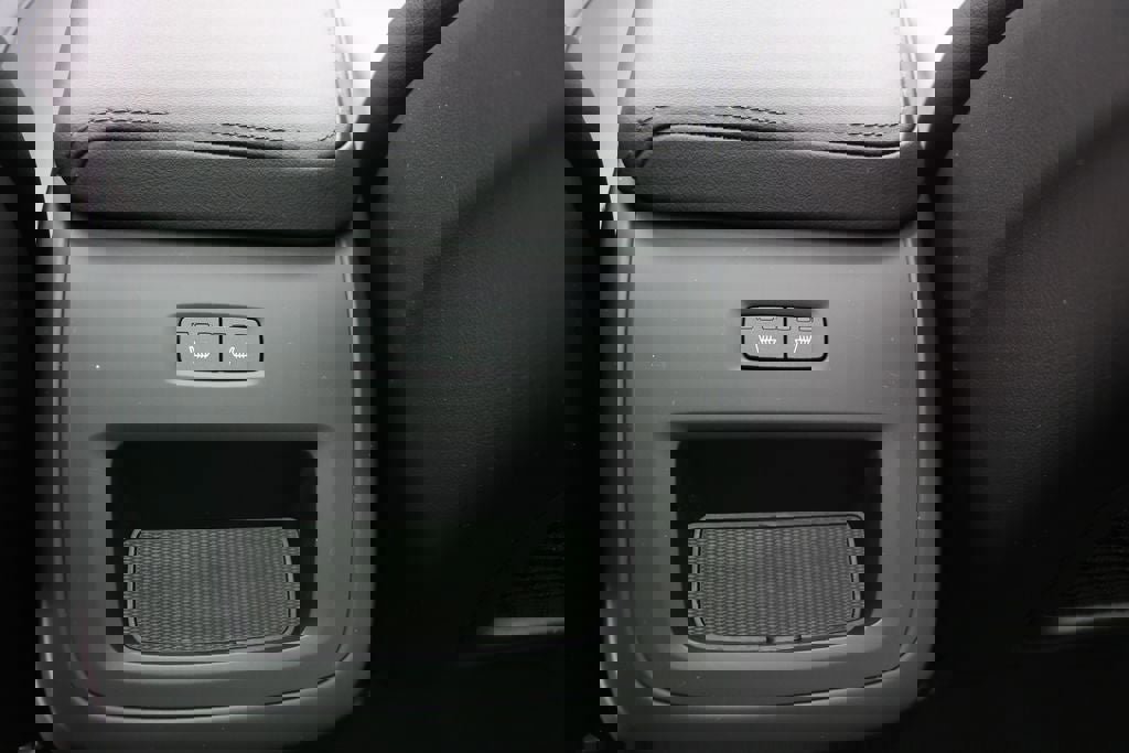 Used 2025 Volvo XC60 B5 Core image 13