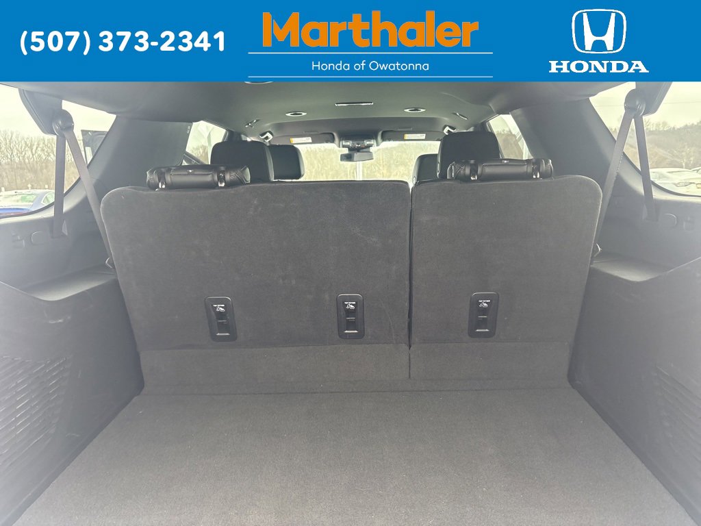 Used 2025 GMC Yukon XL Denali image 16