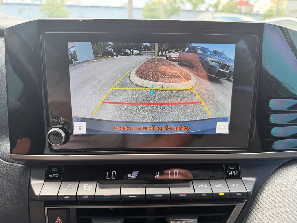 Used 2025 Toyota Camry SE FWD image 30