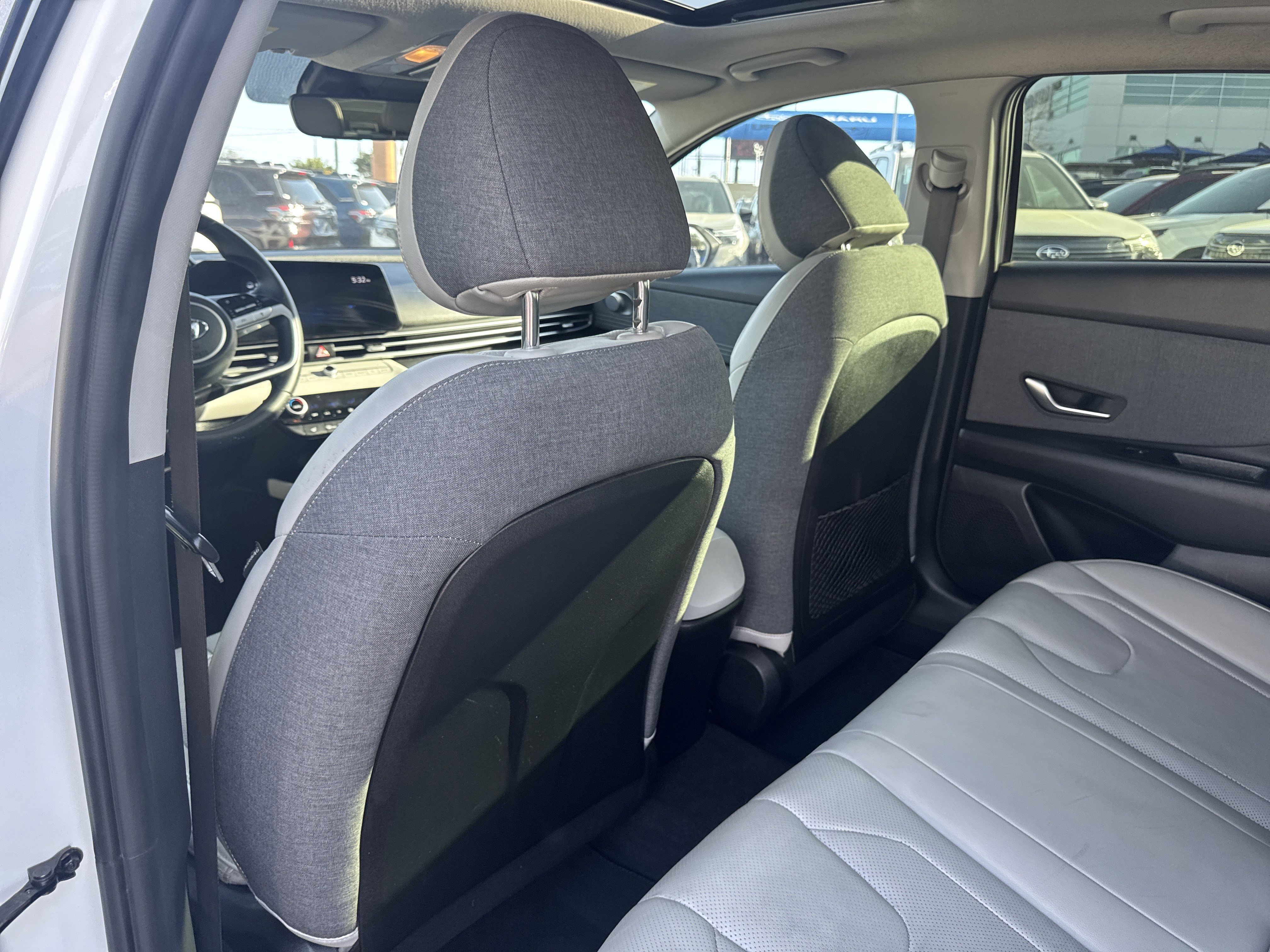 Used 2021 Hyundai Elantra Limited image 26