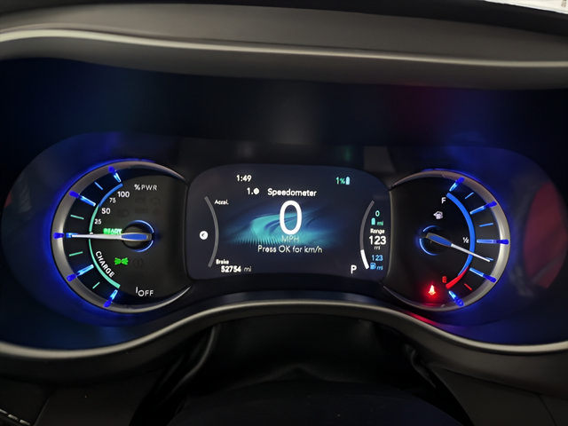 Used 2024 Chrysler Pacifica Limited FWD image 22