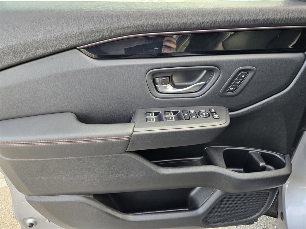 Used 2025 Honda Pilot TrailSport image 17