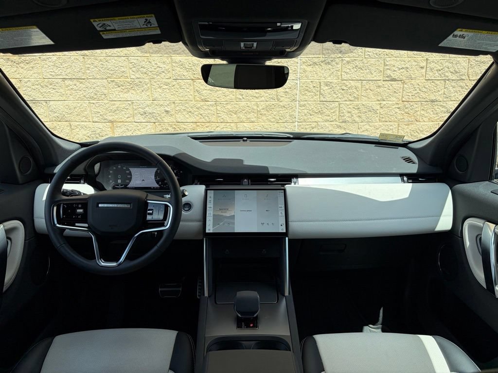 Certified 2025 Land Rover Discovery Sport Dynamic SE AWD/4WD image 18