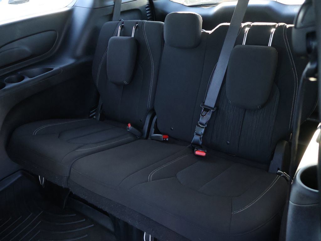 Used 2020 Chrysler Pacifica Touring w/ S Appearance Package image 15