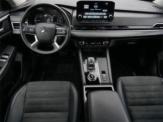 Used 2024 Mitsubishi Outlander SE image 11